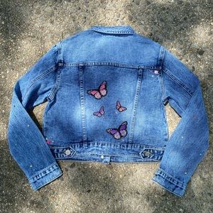 Girls denim jkt w gems and butterfly patches